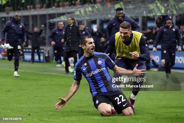 Henrikh Mkhitaryan of FC Internazionale celebrates after scoring the team's second goal with teammates during the Serie A match between FC...