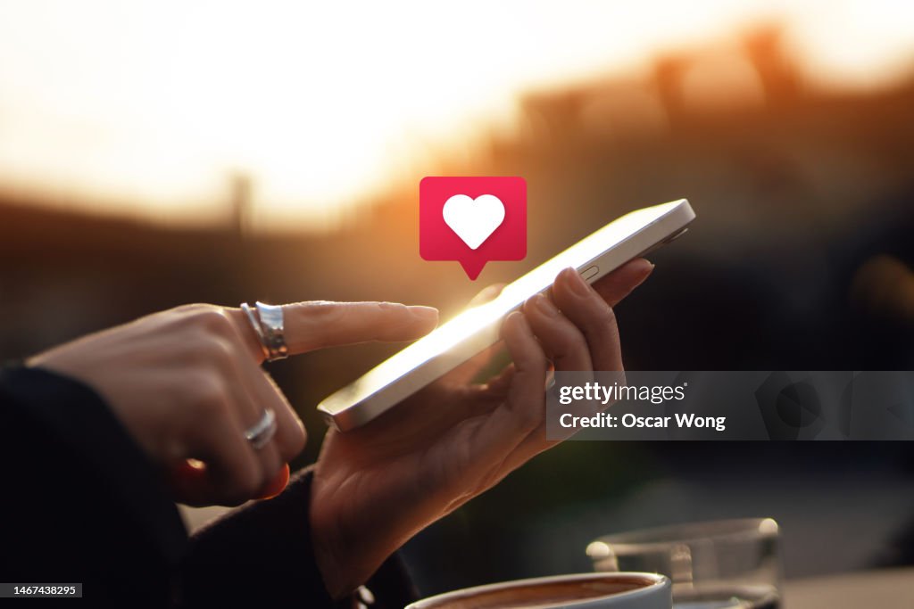 Connecting with social media network via smartphone