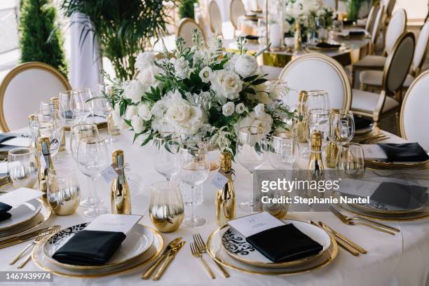 luxurious reception table - meal fotografías e imágenes de stock