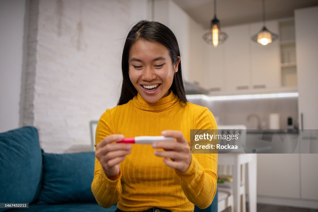 Test Photo Woman Woman Holding Pregnancy Test High-Res Stock Photo - Getty Images