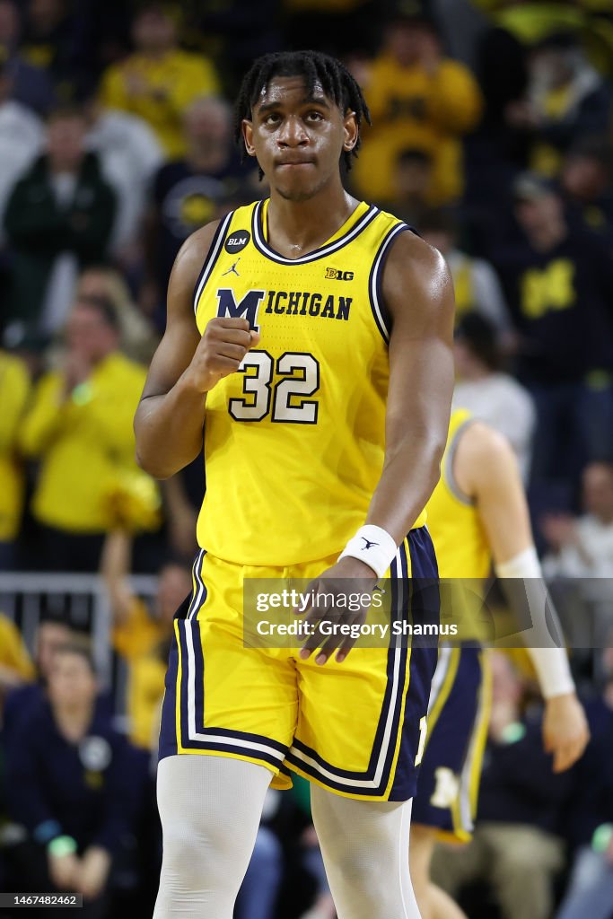 Tarris Reed Jr. #32 of the Michigan Wolverines reacts in the second ...