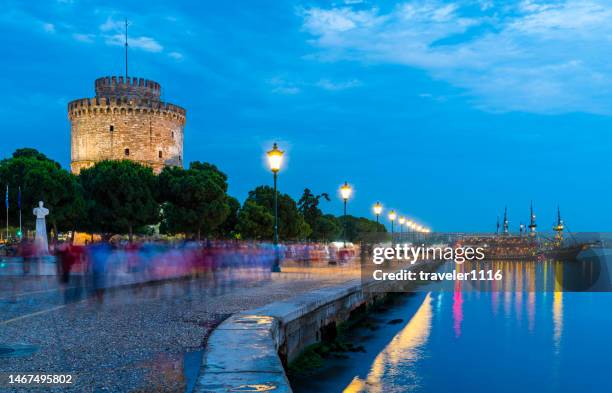 der weiße turm von thessaloniki, griechenland - thessaloníki stock-fotos und bilder