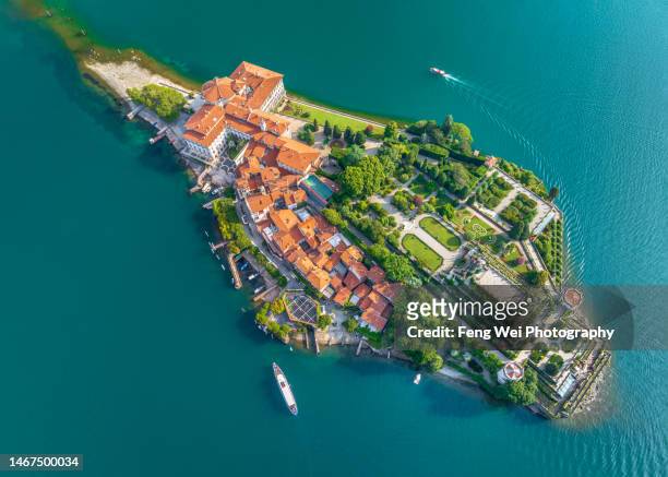 aerial view of palazzo borromeo, isola bella, lake maggiore, verbano-cusio-ossola, piedmont, italy - lago maggiore stock-fotos und bilder