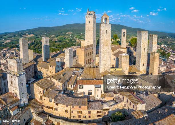 aerial view of san gimignano, siena, tuscany, italy - san gimignano - fotografias e filmes do acervo