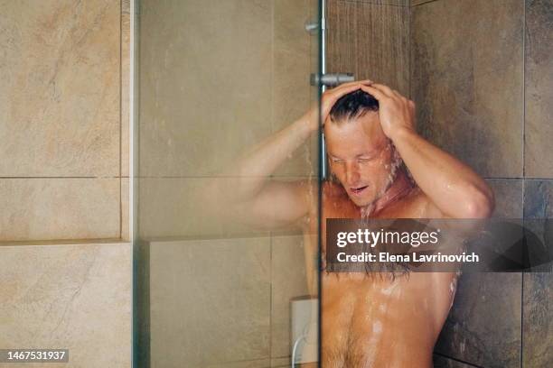 photo of a man in the shower. real man washing his hair in the shower at home - men taking shower stock-fotos und bilder