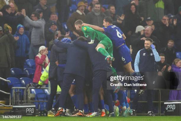 Romaine Sawyers of Cardiff City FC celebrates with his team after scoring the winning goal during the Sky Bet Championship between Cardiff City and...