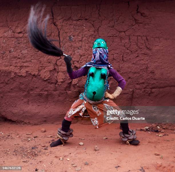 people performing gelede ritual in benin - voodoo stock pictures, royalty-free photos & images