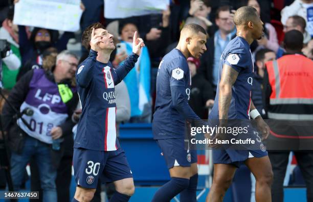 Lionel Messi of PSG celebrates his winning goal on extra-time during the Ligue 1 match between Paris Saint-Germain and Lille OSC at Parc des Princes...