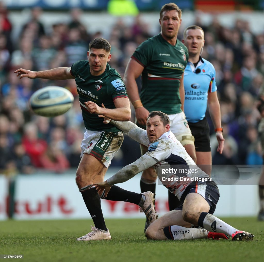 Leiscter Rugby Ben Youngs of Leicester Tigers is held by Alex Goode during the... News ...