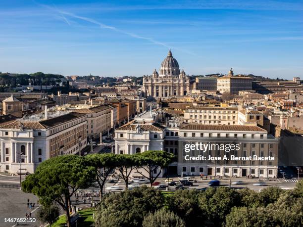 elevated view of the city skyline of rome and the vatican city. - vatican city stockfoto's en -beelden