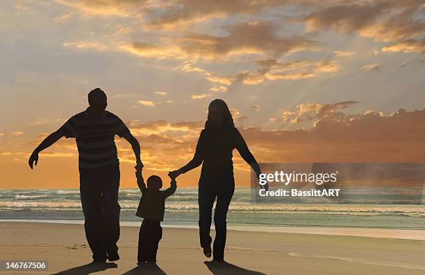 familia silueta - mom flirting fotografías e imágenes de stock