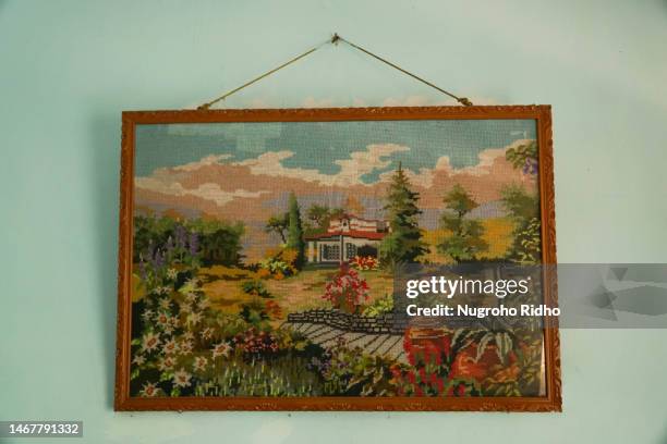 interior wall hanging picture of village house - pintura-producto-artístico fotografías e imágenes de stock
