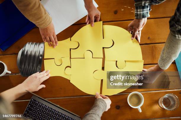 creating ideas in team! - vindingrijk stockfoto's en -beelden