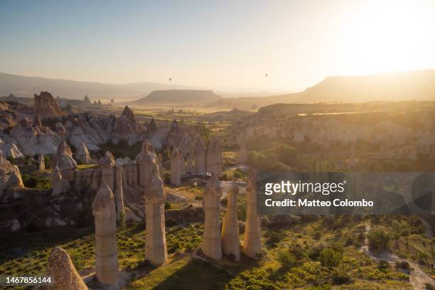 fairy chimneys rock formations, cappadocia, turkey - forma de falo fotografías e imágenes de stock