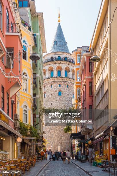 famous galata tower, istanbul, turkey - beyoglu foto e immagini stock