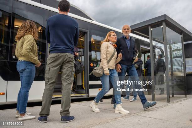 passengers exiting from bus - getting off bus stock pictures, royalty-free photos & images
