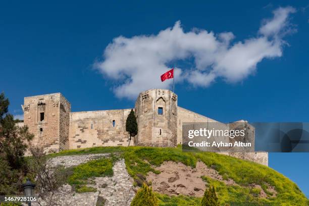 gaziantep castle in gaziantep city, southeastern anatolia of turkey - gaziantep city foto e immagini stock