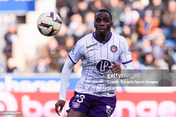 Moussa Diarra of Toulouse chases the ball during the Ligue 1 match between RC Strasbourg and Toulouse FC at Stade de la Meinau on January 29, 2023 in...