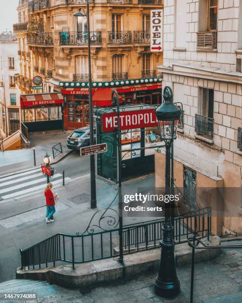 view of cozy street in quarter montmartre in paris, france - montmartre stock pictures, royalty-free photos & images