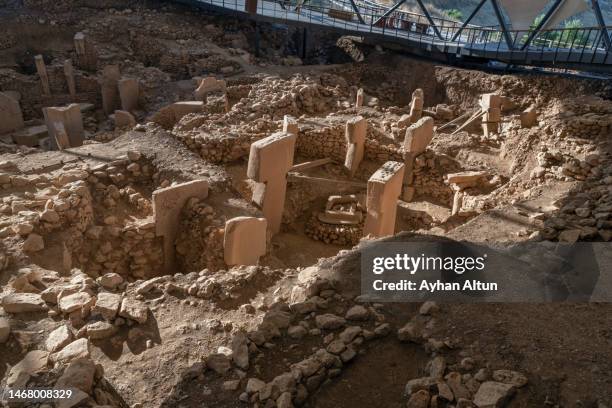 göbekli tepe archaeological site in the southeastern anatolia region of turkey - archäologie stock-fotos und bilder