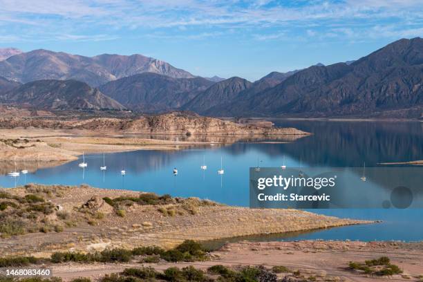 potrerillos lake in argentina - mendoza stockfoto's en -beelden