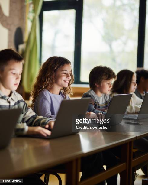 e-learning at elementary school! - e girls stock pictures, royalty-free photos & images