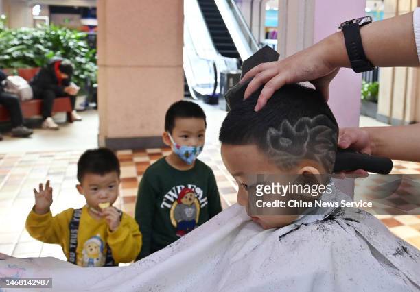 334 Boy Asia Barber Photos and Premium High Res Pictures - Getty Images