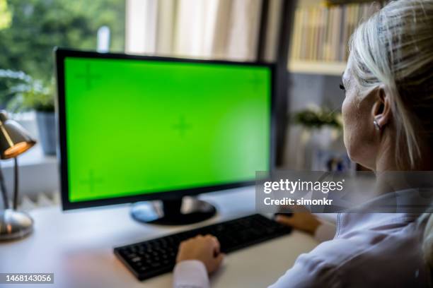 Click Computer Screen Mouse Click Green Screen Photos and Premium High Res Pictures - Getty ...