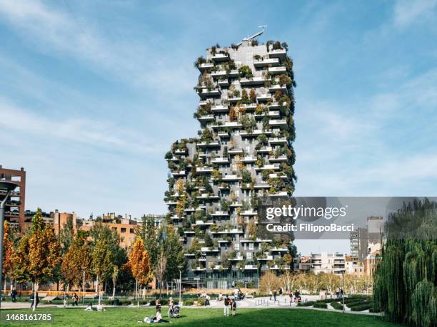 famous building vertical forest in milan - bosco verticale building - bosco verticale milano stock pictures, royalty-free photos & images