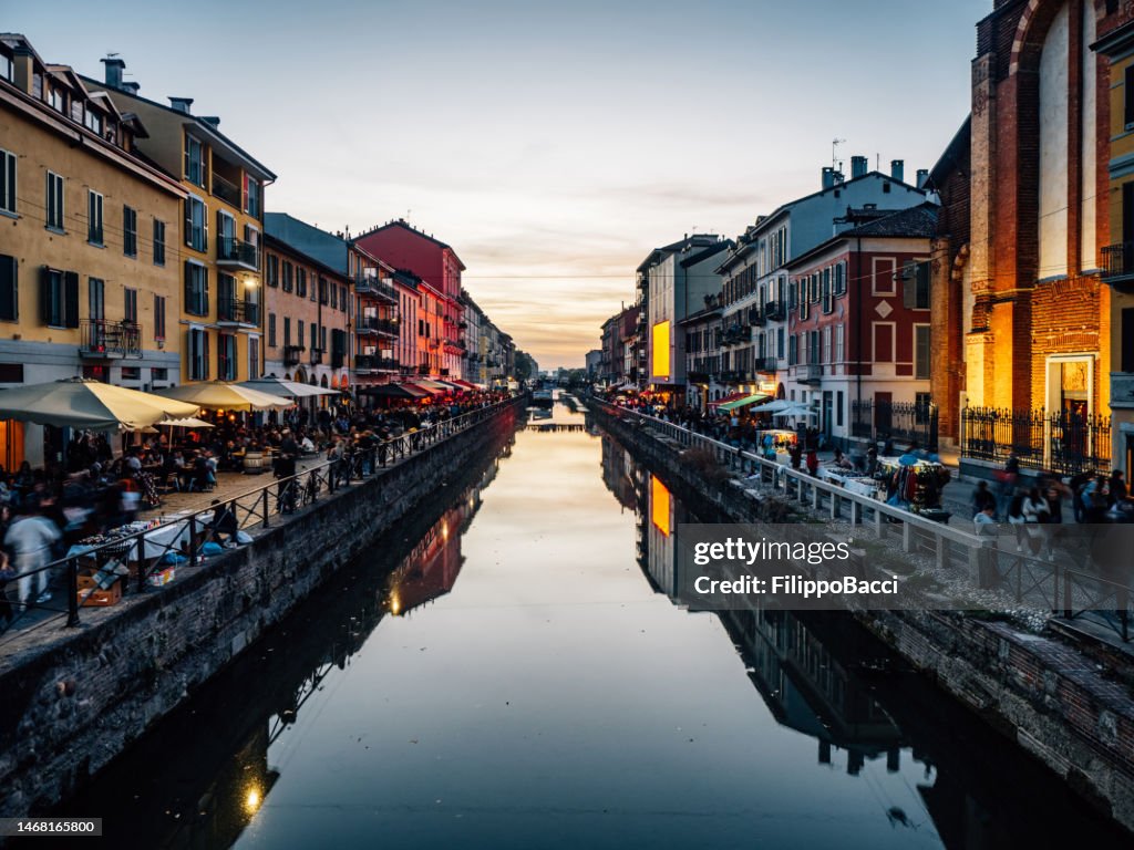 Barrio de Navigli al atardecer en Milán