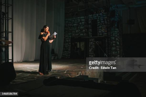 female emcee announcing on stage concert at the beginning - compere stock pictures, royalty-free photos & images