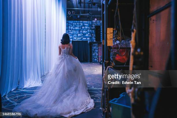 rear view chinese female opera singer at backstage waiting to performing solo on stage - casting call stockfoto's en -beelden
