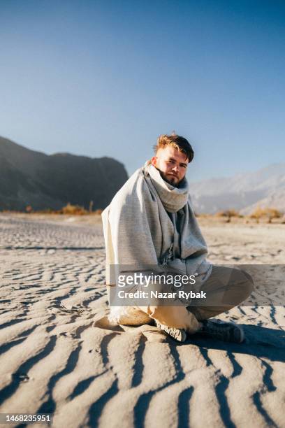 the portrait of a man traveler in traditional pakistani clothes in desert - pashtun stock pictures, royalty-free photos & images