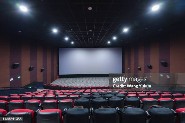 empty cinema screening hall - cine fotografías e imágenes de stock