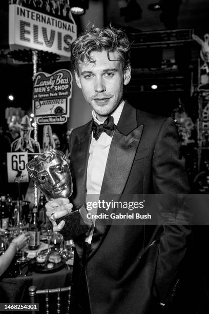 Austin Butler poses with his Best actor award as he attends the EE BAFTA Film Awards 2023 Dinner at the Queen Elizabeth Hall on February 19, 2023 in...