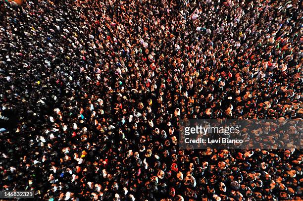 crowd - crowd of people from above stock pictures, royalty-free photos & images