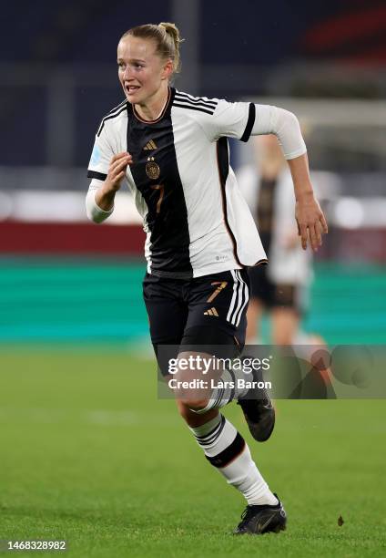 Lea Schüller of Germany runs with the ball during the Women's friendly match between Germany and Sweden at Schauinsland-Reisen-Arena on February 21,...