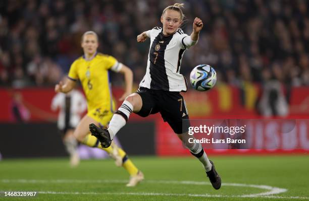 Lea Schüller of Germany runs with the ball during the Women's friendly match between Germany and Sweden at Schauinsland-Reisen-Arena on February 21,...