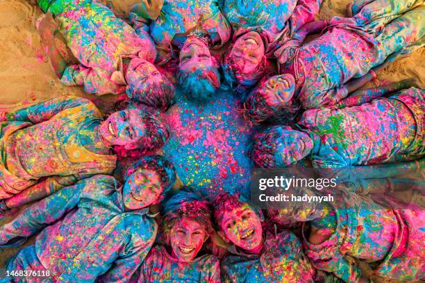 group of happy indian children playing holi, desert village, india - holi stock pictures, royalty-free photos & images