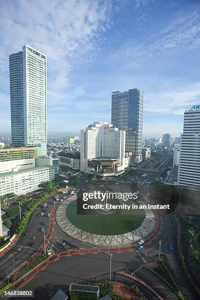 welcome monument roundabout at jalan thamrin - jalan thamrin stock pictures, royalty-free photos & images