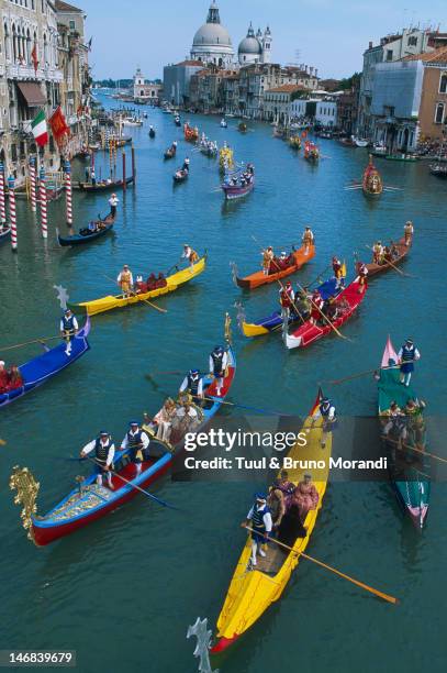 italy, veneto, venise, regatta storica - gondola traditional boat foto e immagini stock