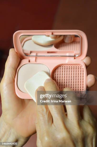 3,726 Powder Compact Photos Stock Photos, High-Res Pictures, and Images ...