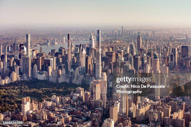 aerial view of new york city skyline with central park and midtown manhattan, usa - sunset society stock-fotos und bilder