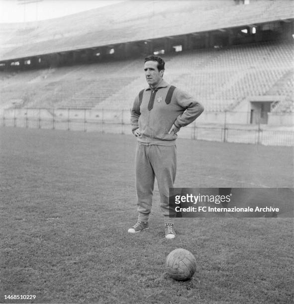 Barcelona - Camp Nou - 1958-1959 - Helenio Herrera, Barcelona coach during a training session on the pitch.