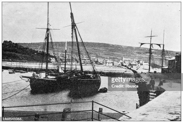 antike fotografie von dorset, england: lyme regis harbour - lyme regis stock-grafiken, -clipart, -cartoons und -symbole