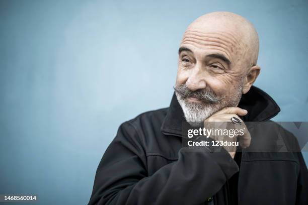 real 70 years senior man portrait - goatee stockfoto's en -beelden