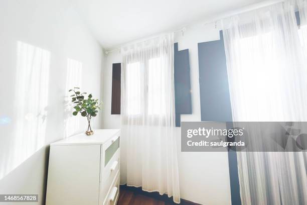 sunlight entering a white bedroom - bureau design stock pictures, royalty-free photos & images