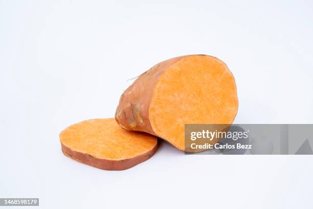 close-up of sweet potato - zoete aardappel stockfoto's en -beelden