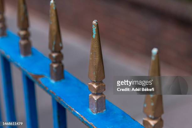detail of fence - pointy architecture stock pictures, royalty-free photos & images