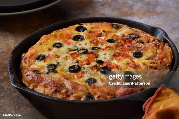 deep dish skillet greek pizza - deep dish pizza stock pictures, royalty-free photos & images
